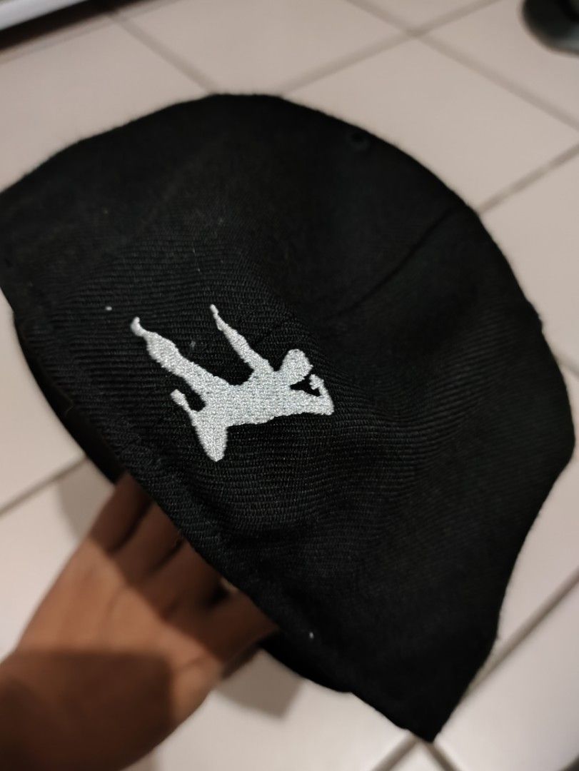 New era x Bruce Lee Hat 7 1/8 (Category: Caps & Hats) located in Manila. Submitted by yabb25 (Listing ID 1250613067, Image 2). Description: very good condition nadisplay lang.