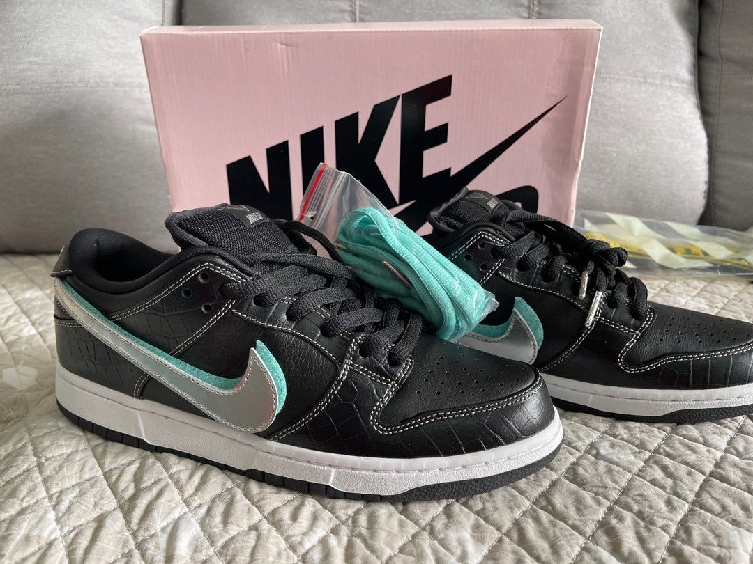 NIKE SB DUNK LOW (DIAMOND SUPPLY CO BLACK DIAMOND) (Category: Shoe inserts & accessories) located in Taguig. Submitted by gabrielmontalban (Listing ID 1250572702, Image 2). Description: DeadStock Item was purchased in RIP LA.