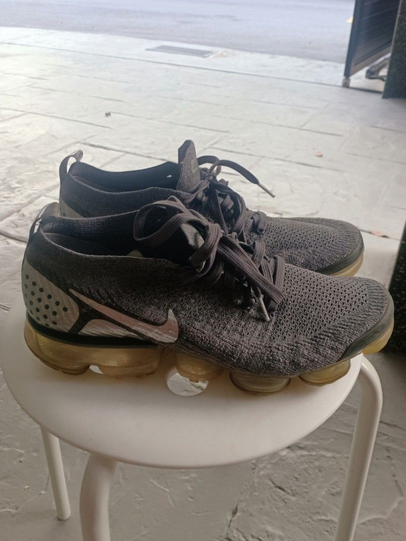 Vapormax diffused taupe on feet top