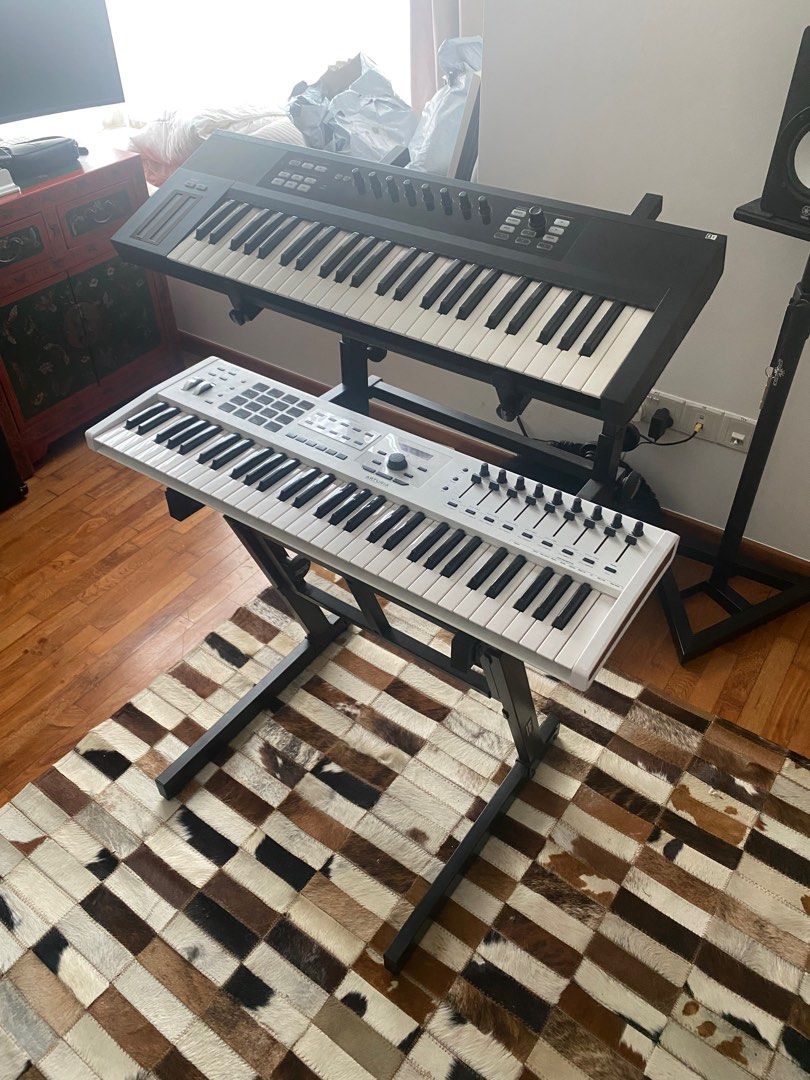 OnStage Two Tier Keyboard Stand, Hobbies & Toys, Music & Media, Music