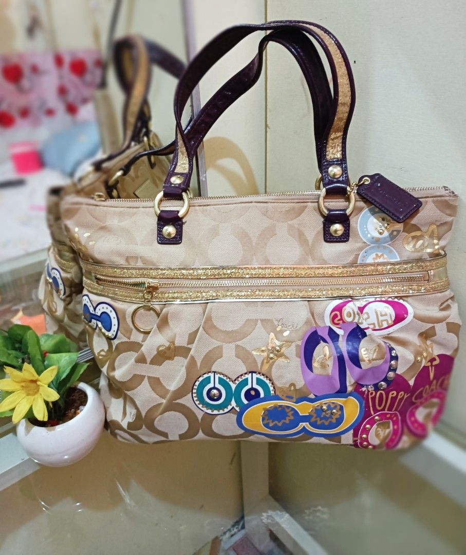 Original coach bag (Category: Shoulder Bags) located in Lingayen. Submitted by acamcaroly96553 (Listing ID 1250708150, Image 1). Description: Coach bag from Qatar looks new Original Coach bag.