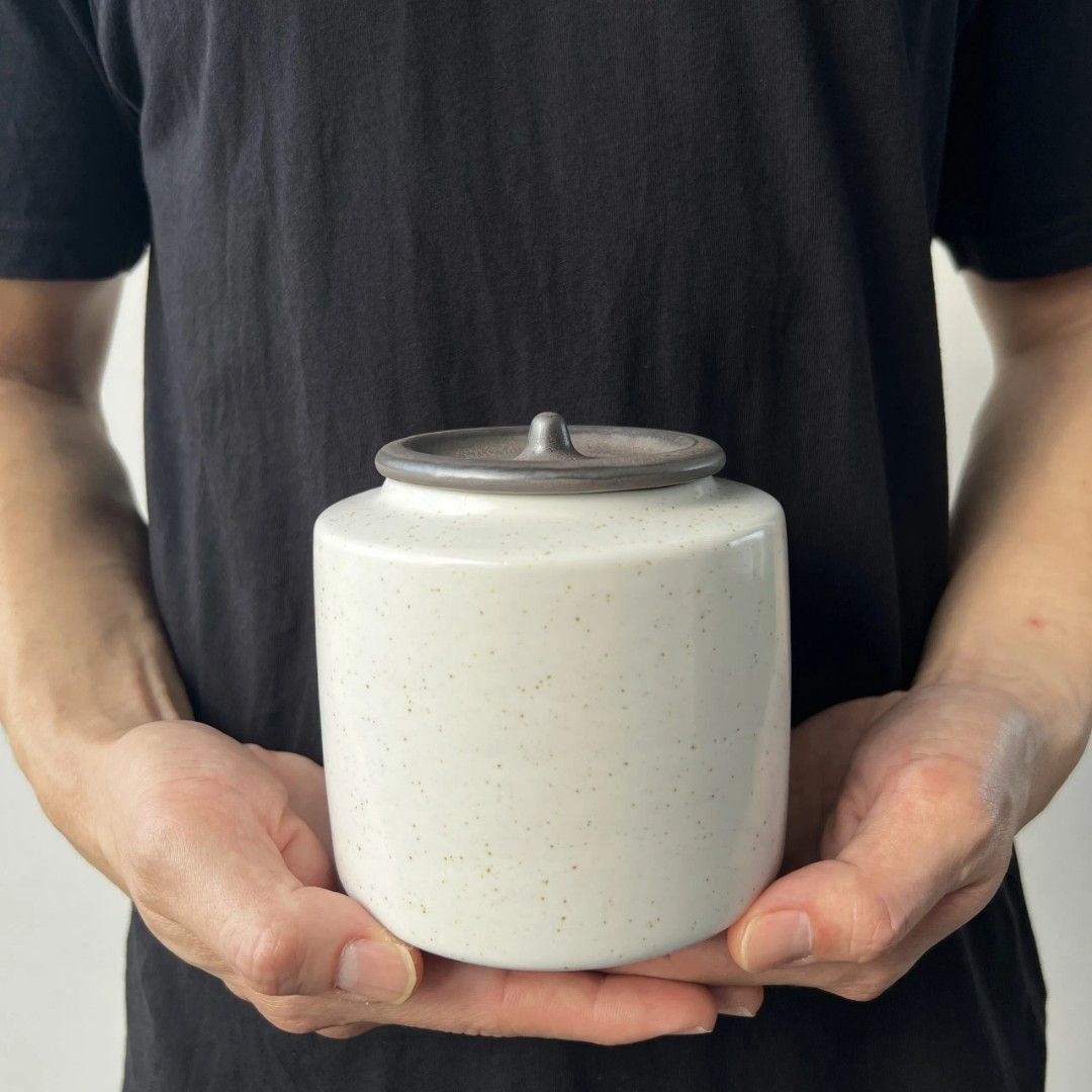 Pet Basic Urn (Category: Homes & Other Pet Accessories) located in Singapore. Submitted by woyaoheng92 (Listing ID 1250660219, Image 3). Description: Pet Basic Urn comes in white and black fit HDB dog <12kg Delivery to doorstep $10-15 (depending on location).
