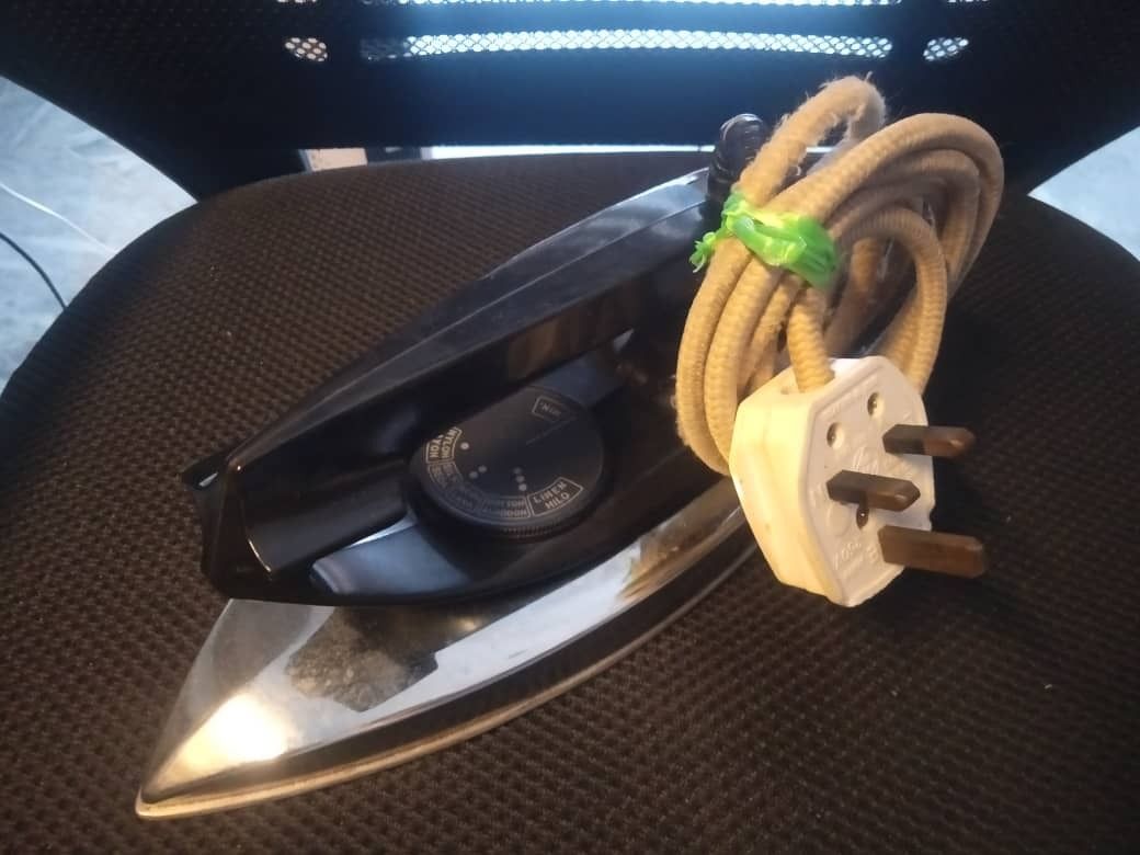 Philips dry store iron hd1134