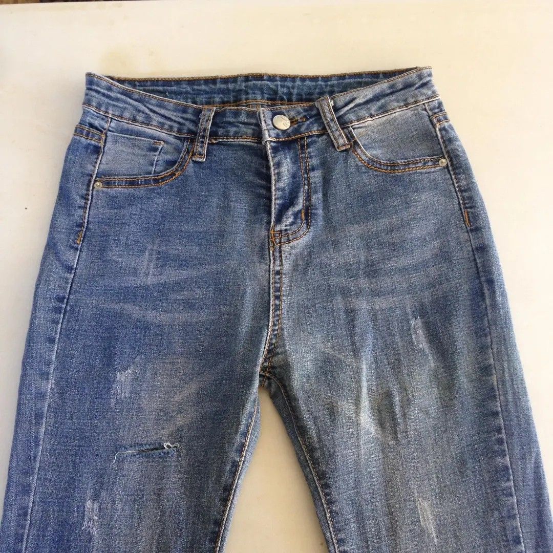 Preloved jeans (Category: Jeans) located in San Fernando. Submitted by hellokteesph (Listing ID 1250616698, Image 3). Description: size 26" length: 34" last price 250 + sf.