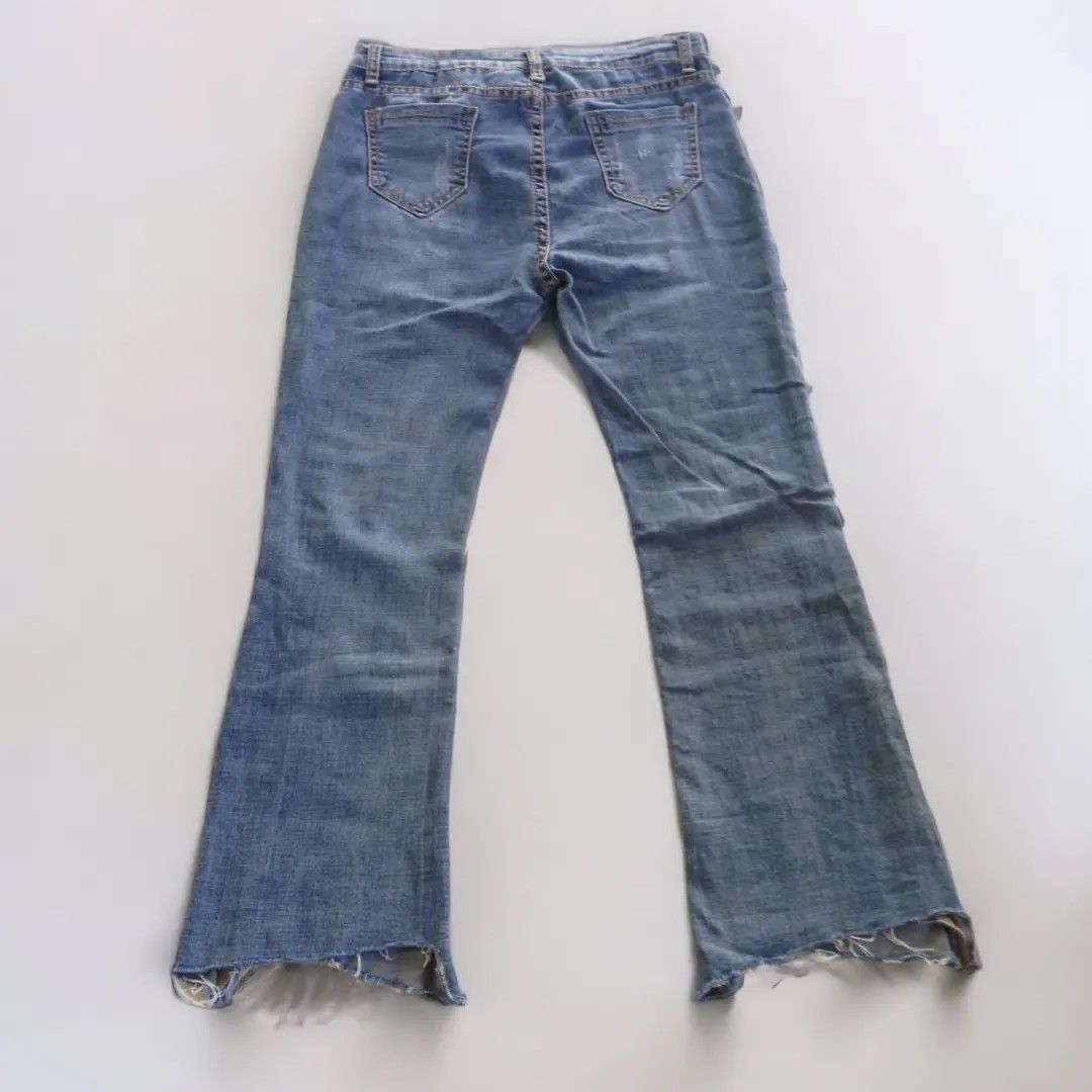 Preloved jeans (Category: Jeans) located in San Fernando. Submitted by hellokteesph (Listing ID 1250616698, Image 2). Description: size 26" length: 34" last price 250 + sf.