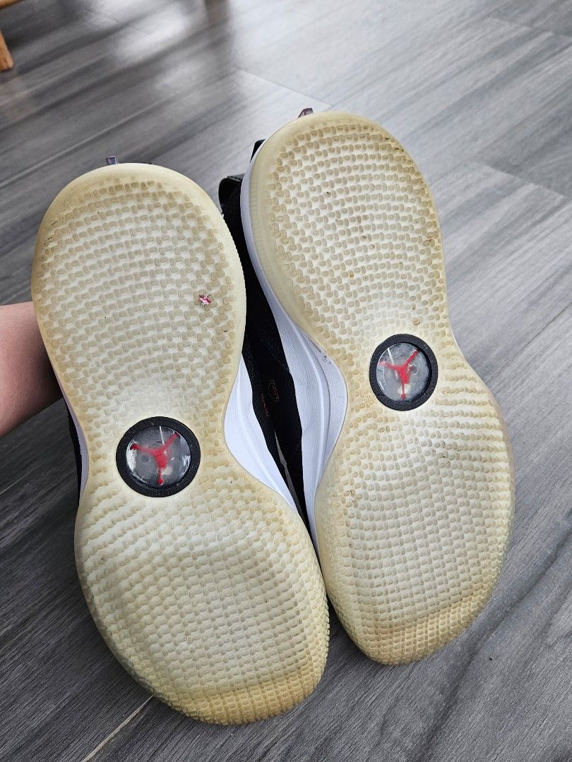 Pre-owned Jordan 33 SE Black Cement (Category: Sneakers) located in Oton. Submitted by emeeaveth95 (Listing ID 1250658831, Image 3). Description: Selling/ WTS Nike Jordan 33 SE Black Cement -used only once -bought in US -7500 shipped Loc: iloilo -size US10, 28cm -no box Excellent condition, no damage/sole sep, yellowish sole.