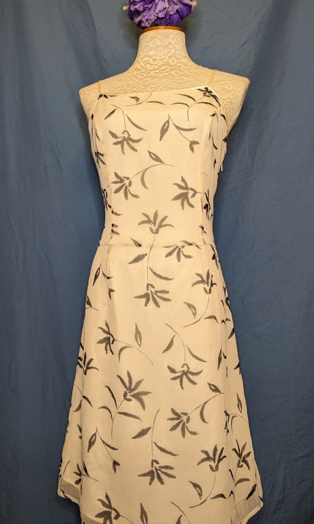 Printed white chiffon dress (Category: Dresses) located in Makati City. Submitted by itemsonsale.itemsonsale (Listing ID 1250700582, Image 2). Description: .