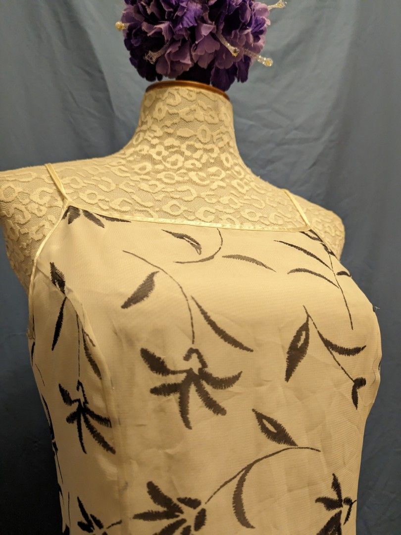 Printed white chiffon dress (Category: Dresses) located in Makati City. Submitted by itemsonsale.itemsonsale (Listing ID 1250700582, Image 3). Description: .