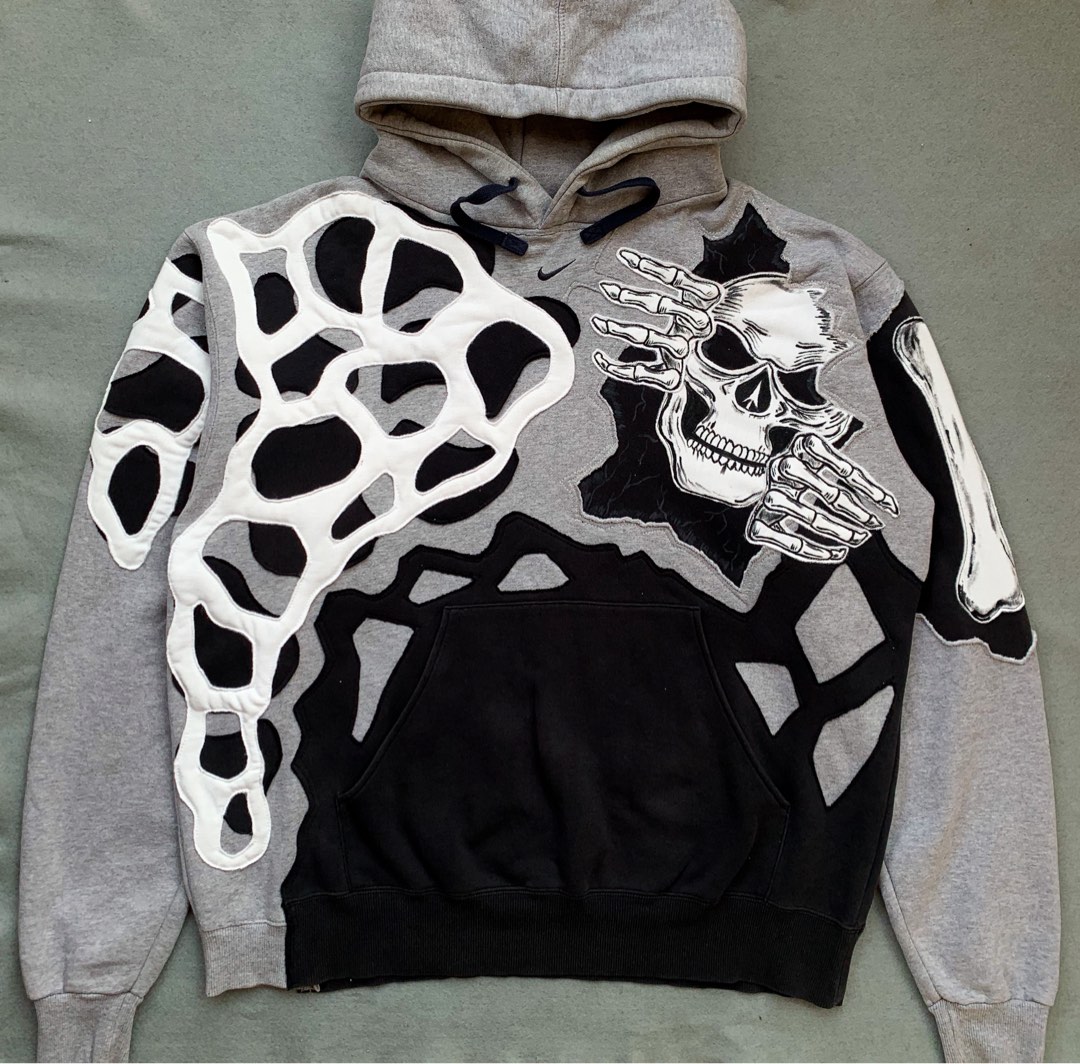 Skull nike hoodie deals