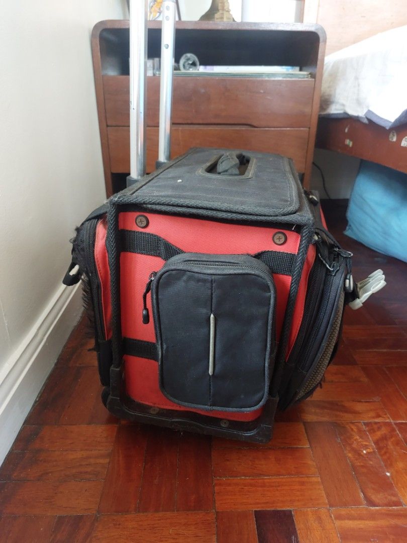 Roller bag (Category: Backpacks) located in Paranaque City. Submitted by pormakaday (Listing ID 1250616536, Image 3). Description: Preloved elementary school bag.