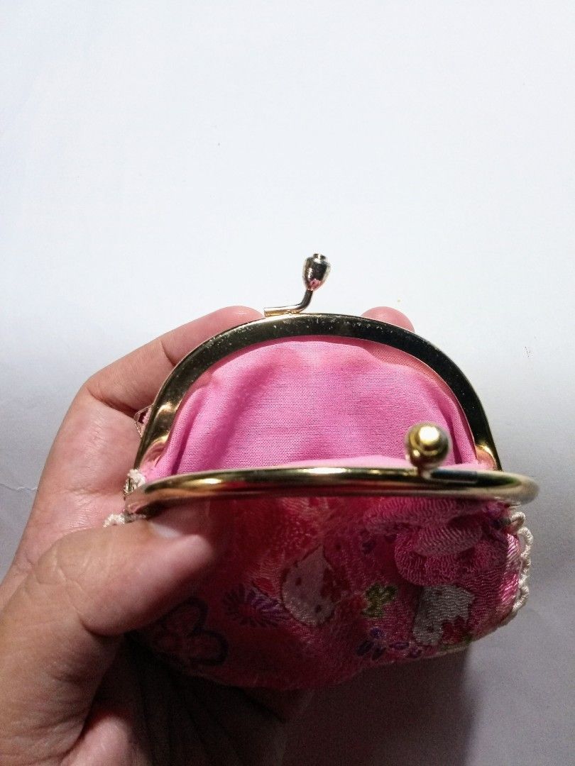  Hello Kitty Vintage Clasp Coin Purse : Clothing, Shoes