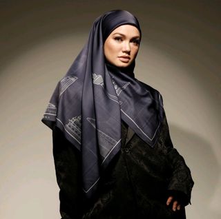 (Category: ) located in . Submitted by mywardrobetobeyours (Listing ID 1250640296, Image 1). Description: .