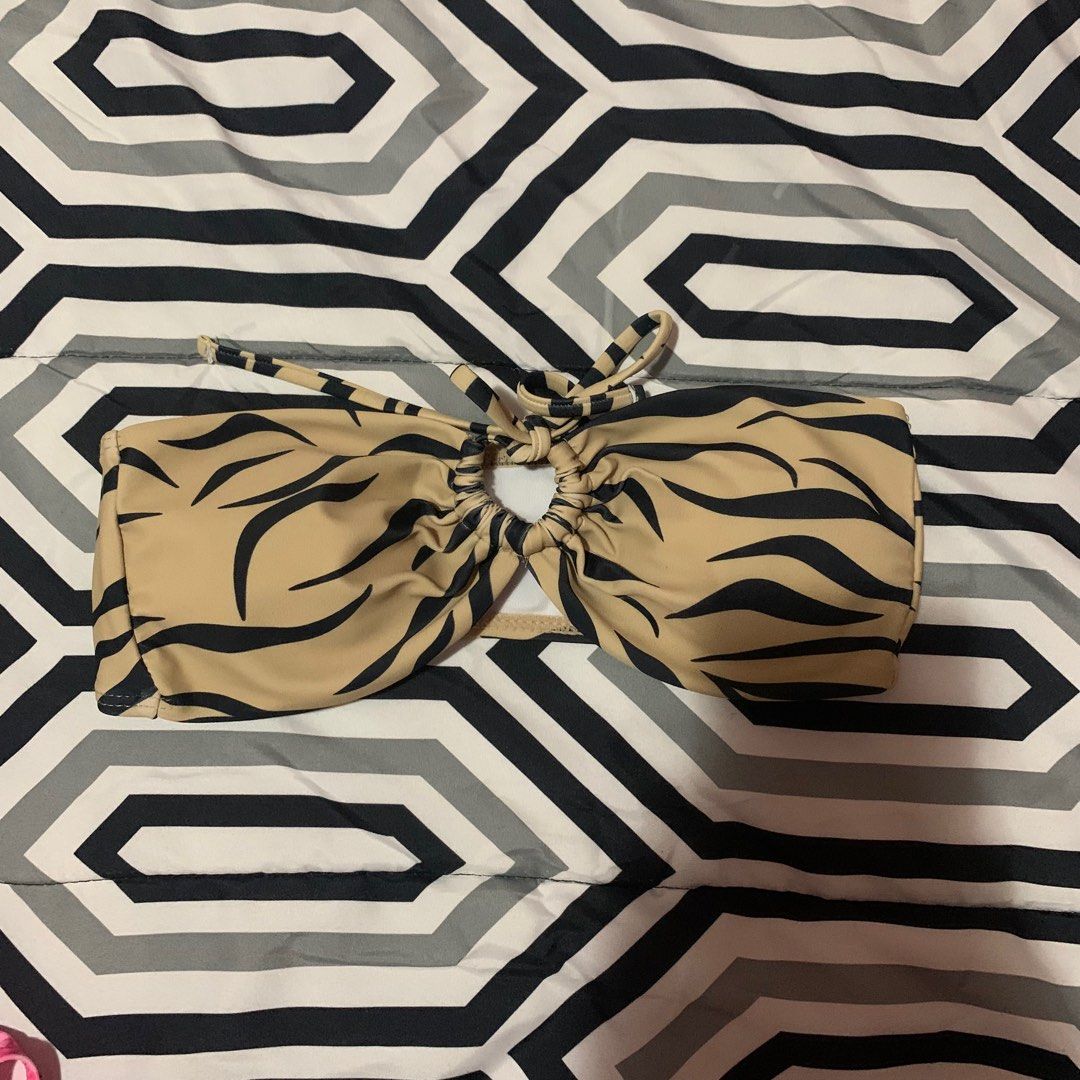 Shein Bikini Top (Category: Bikinis & Swimsuits) located in San Pedro. Submitted by ay_declutter (Listing ID 1248082137, Image 2). Description: .
