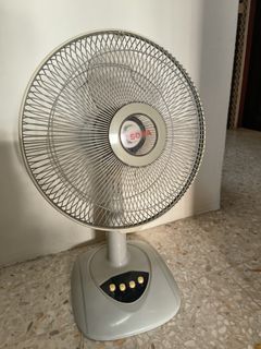 Sona table fan 12"..get other fan for free