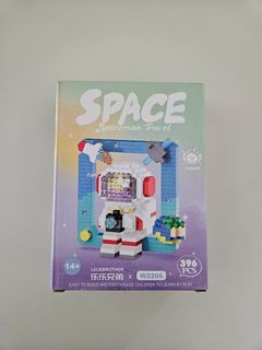 Space Spaceman Travel DIY Educational Toys Easy To Build With Lights (396 pieces)