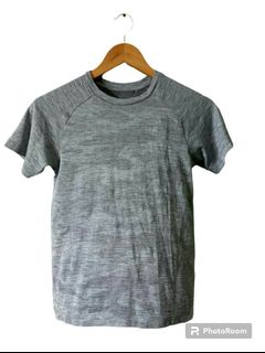 (Category: ) located in . Submitted by bundleuniqlo4all (Listing ID 1250580529, Image 1). Description: .
