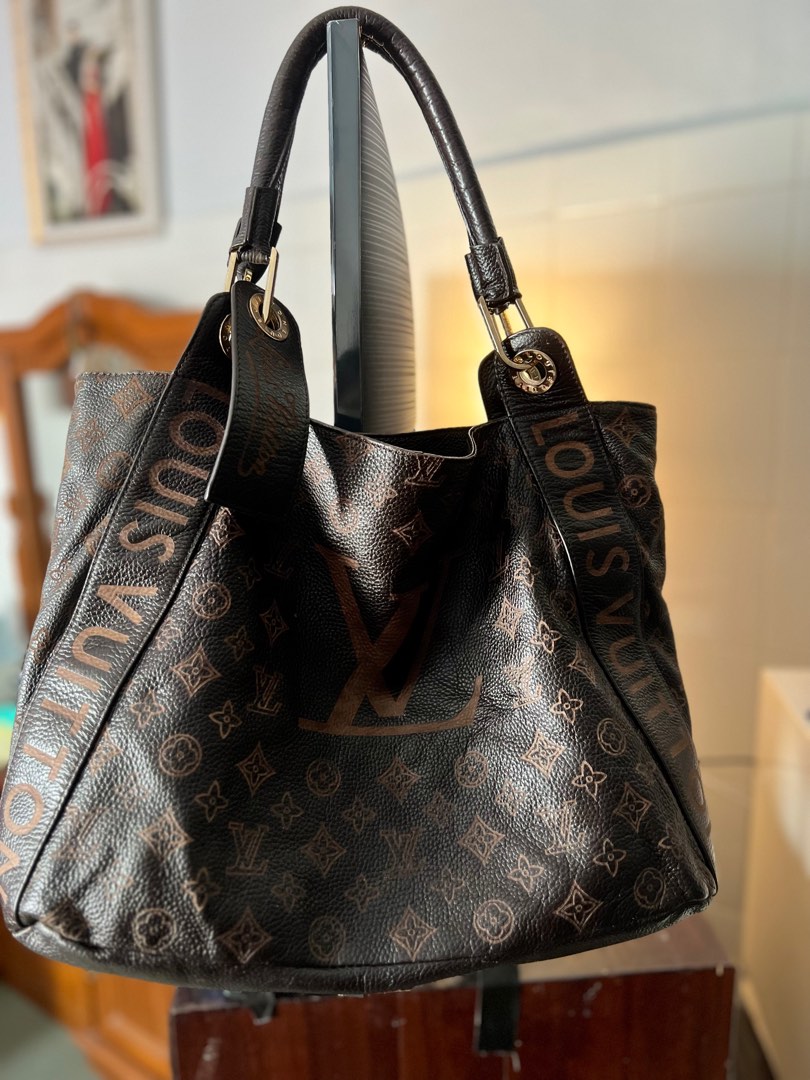 Tas Louis Vuitton AR2189 Masenger Bags Black, Barang Mewah, Tas & Dompet di  Carousell