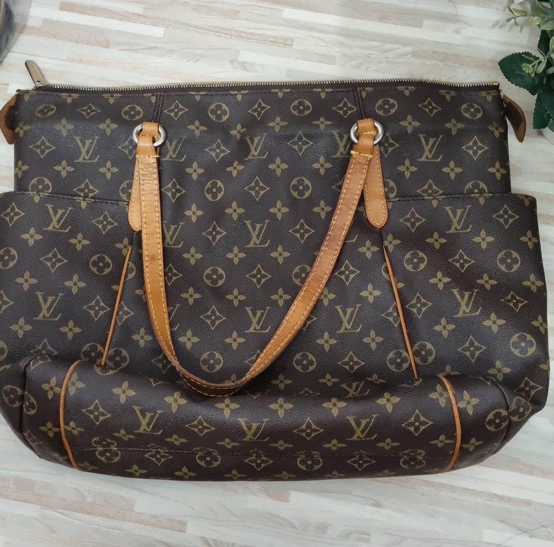 Tas Louis Vuitton AR2189 Masenger Bags Black, Barang Mewah, Tas & Dompet di  Carousell