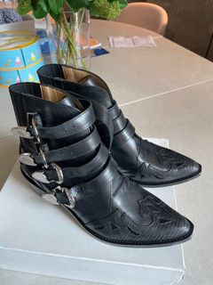 Toga Pulla boots Carousell