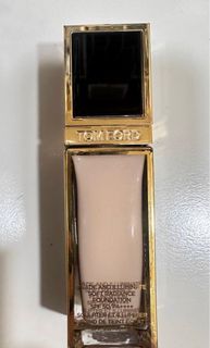Tom ford shade and illuminate soft radiance foundation 粉底