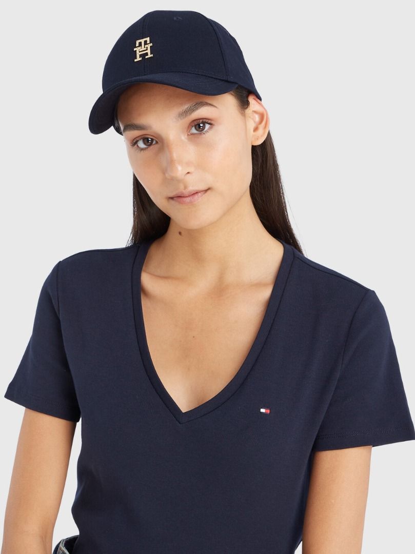 tommy hilfiger chappals