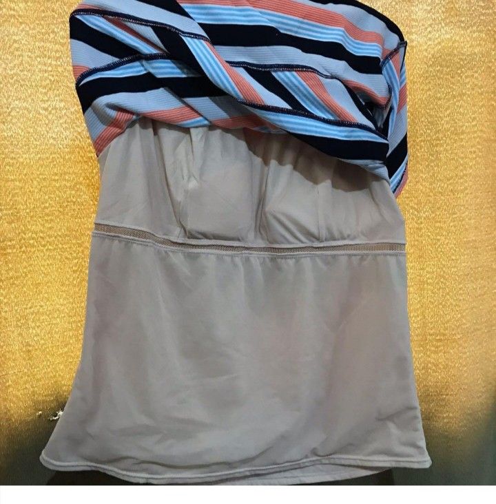 Top swimwear (Category: Bikinis & Swimsuits) located in Alaminos. Submitted by HCprloved (Listing ID 1250661698, Image 3). Description: good as new large to xl.