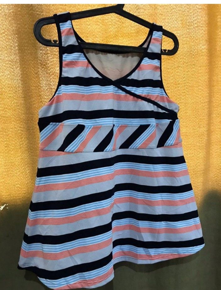 Top swimwear (Category: Bikinis & Swimsuits) located in Alaminos. Submitted by HCprloved (Listing ID 1250661698, Image 1). Description: good as new large to xl.