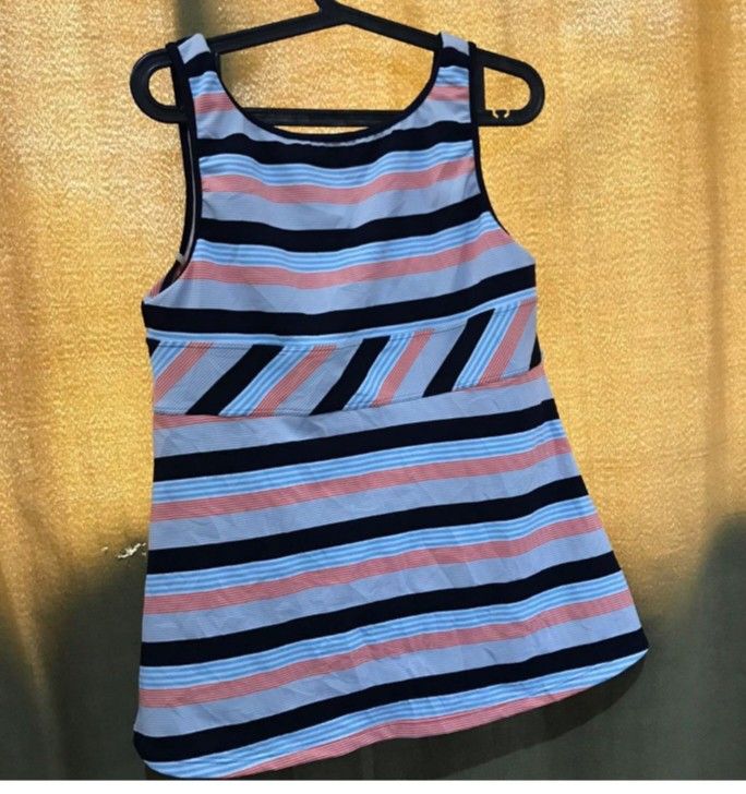 Top swimwear (Category: Bikinis & Swimsuits) located in Alaminos. Submitted by HCprloved (Listing ID 1250661698, Image 2). Description: good as new large to xl.