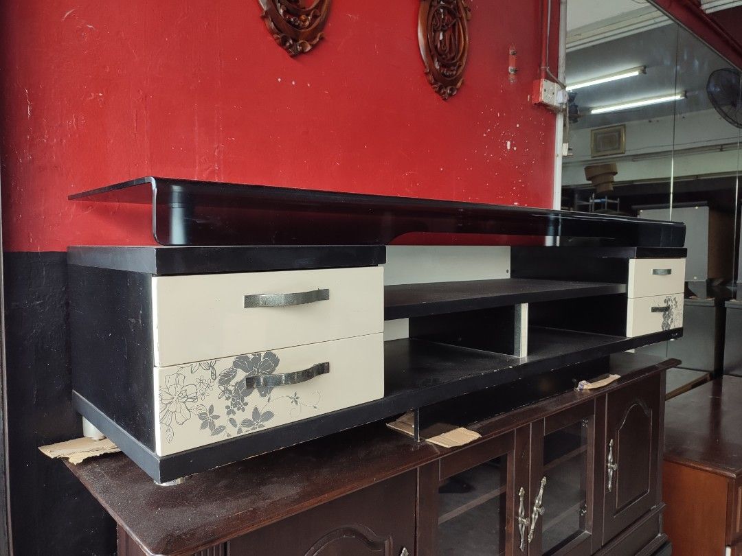 TV GLASS TOP, Furniture & Home Living, Furniture, TV Consoles on Carousell