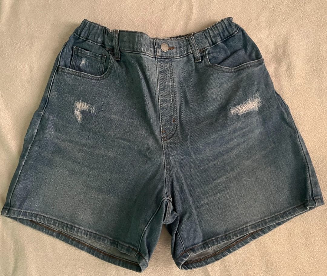UNIQLO Kids Shorts (Category: Babies & Kids Fashion) located in Angeles City. Submitted by ykyky (Listing ID 1250651294, Image 1). Description: UNIQLO Kids Shorts Worn once or twice RFS: Decluttering This may fit a petite girl with a 23-24 waistline..