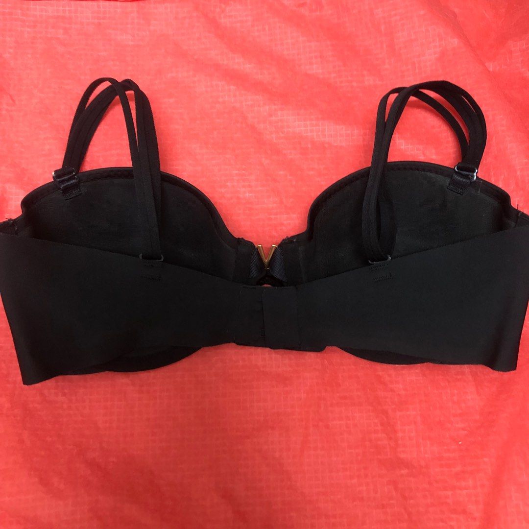 Victorias Secret Very Sexy front close push up bra 32DD, Women's Fashion,  Tops on Carousell