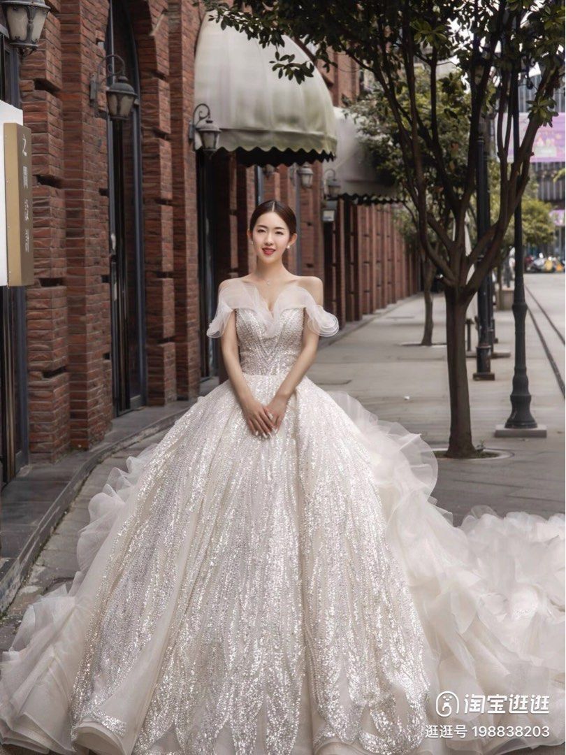 Wedding gown discount with long tail