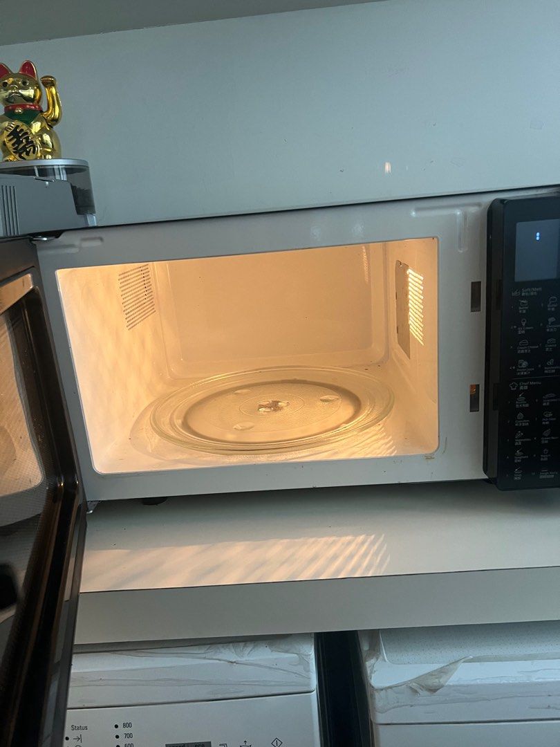 Whirlpool Microwave hardly used