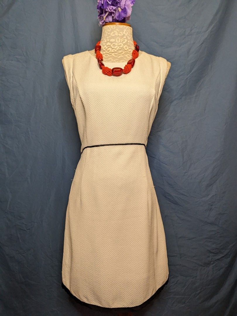 White formal dress (Category: Dresses) located in Makati City. Submitted by itemsonsale.itemsonsale (Listing ID 1250709051, Image 2). Description: .