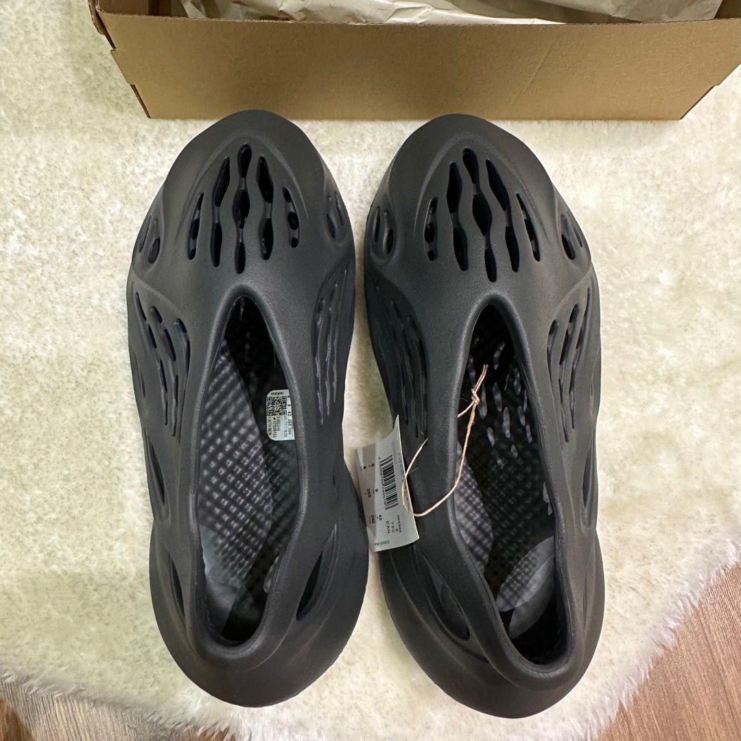 Yeezy Foam RNR, Men's Fashion, Footwear, Flipflops and Slides on Carousell