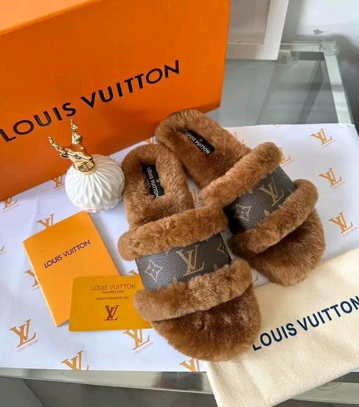 Louis Vuitton Brown Mink Fur Lock It Flat Slides Size 38