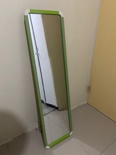4’ mirror with stand