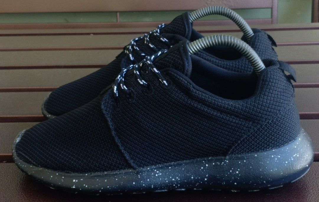 Roshe run triple black 2025