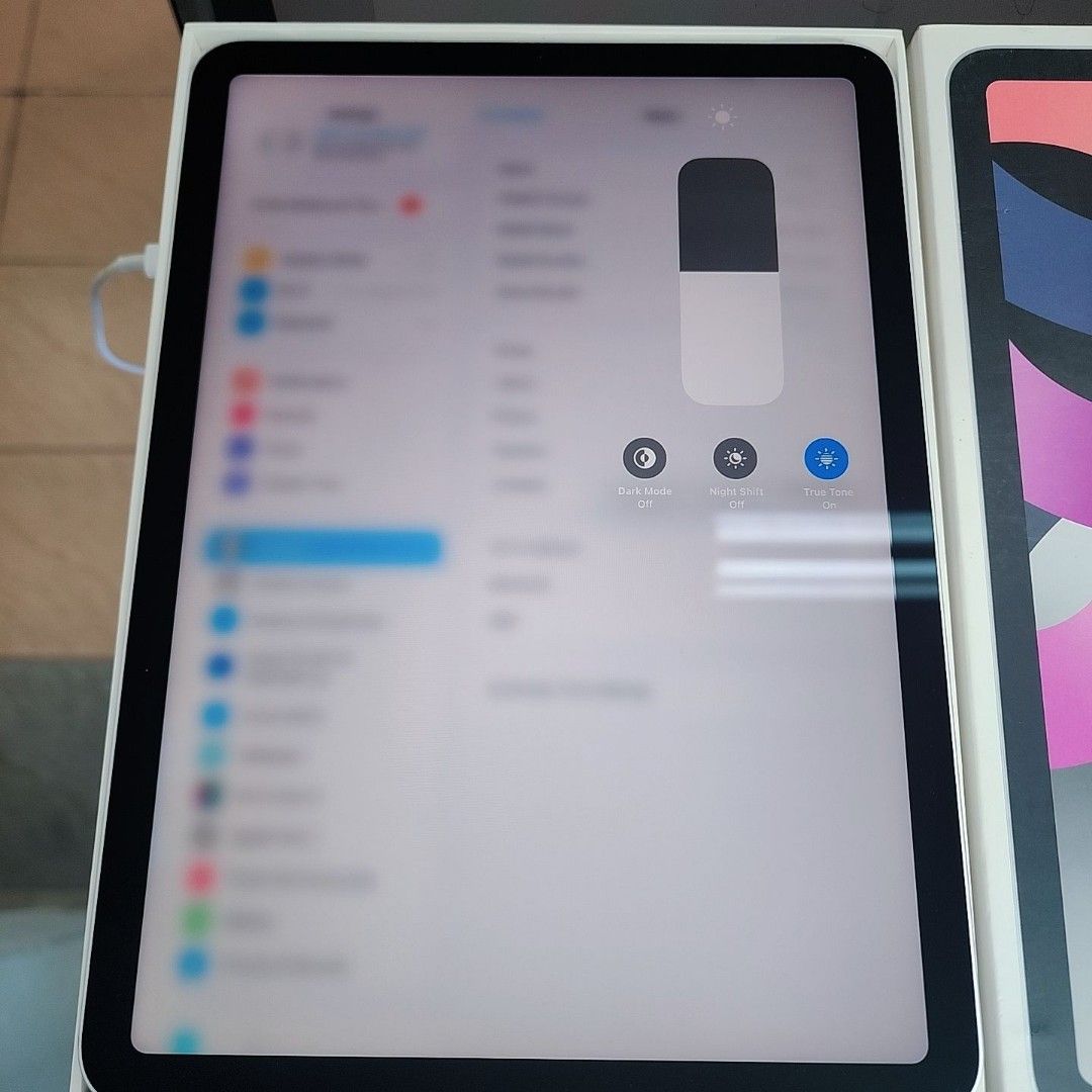 LNIB ) Apple Ipad Air 4 256Gb Silver ( Local Set ), Mobile Phones