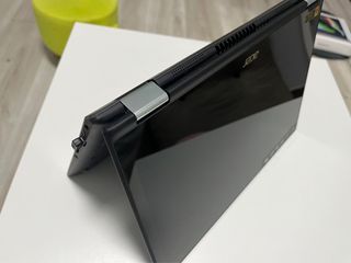 Acre翻轉觸碰筆電