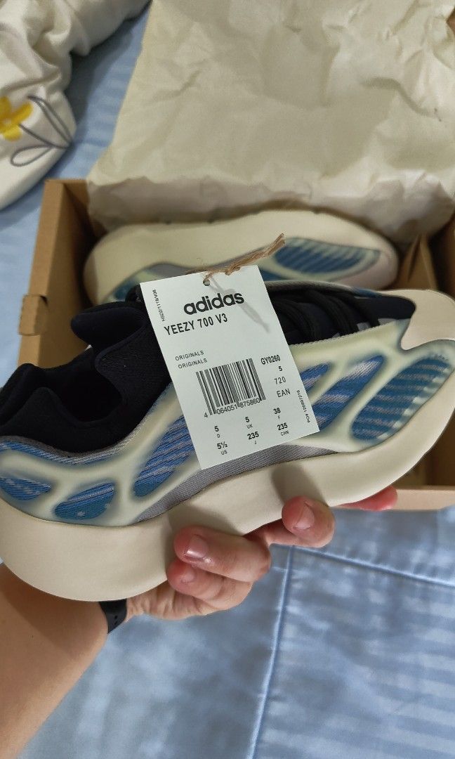 Adidas Yeezy 700 V3