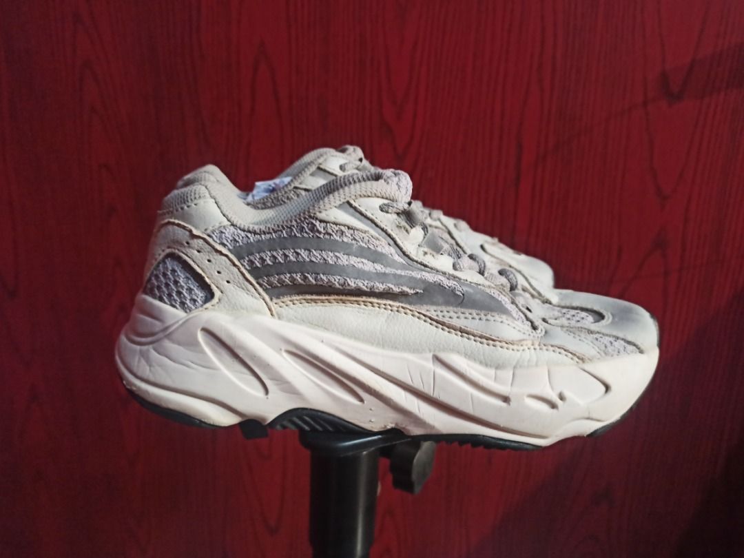 adidas Yeezy Boost 700 V2 Static (2018/2022) size 36, Fesyen Pria, Sepatu ,  Sneakers di Carousell