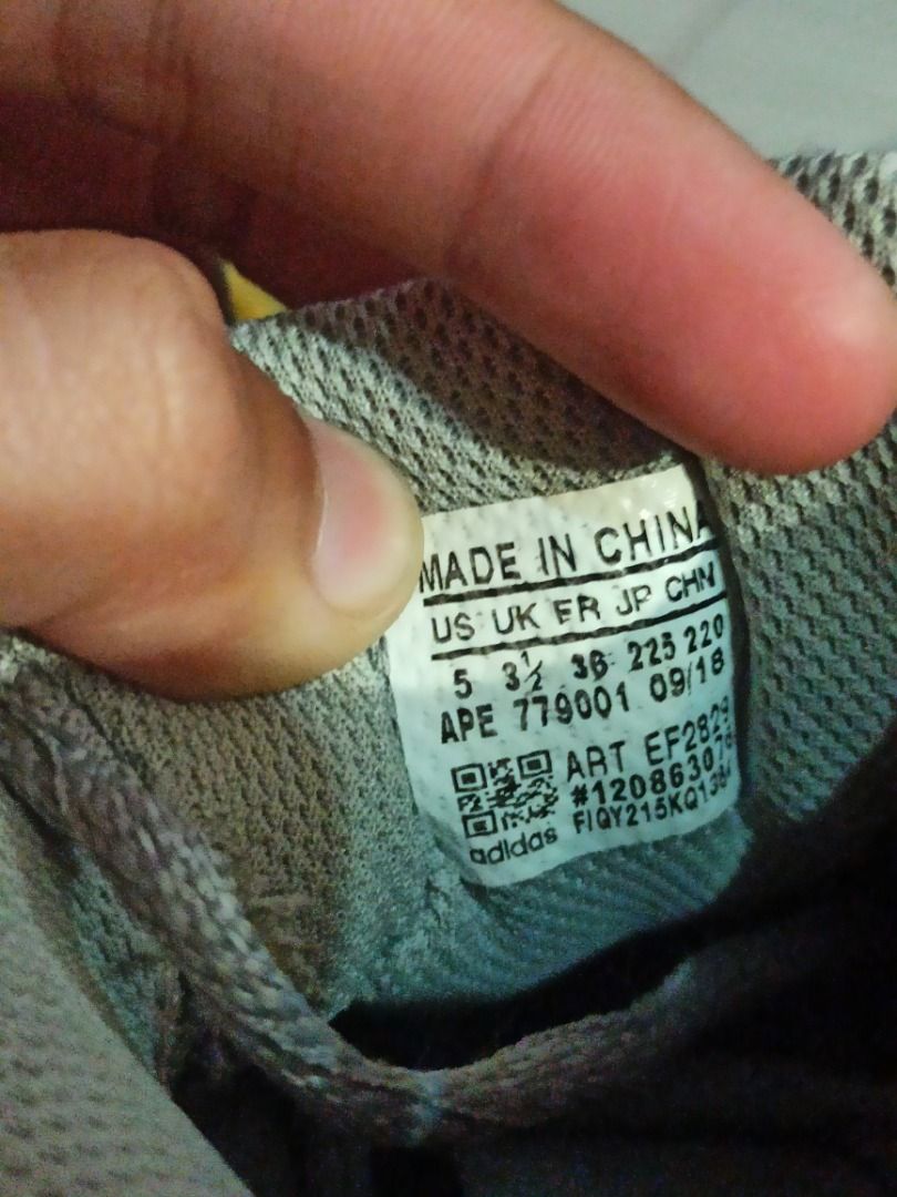 adidas Yeezy Boost 700 V2 Static 2018 2022 size 36 Fesyen Pria