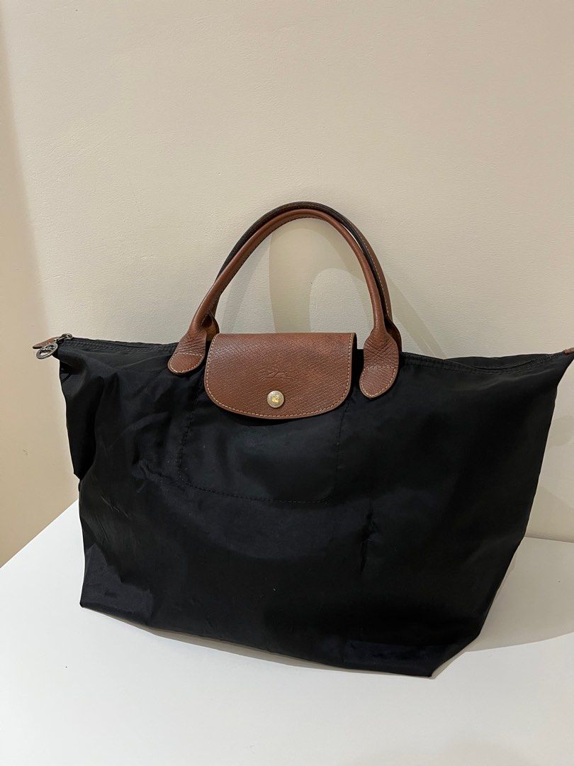AUTHENTIC Le Pliage Original Longchamp Short Handle (Category: Luxury Bags & Wallets) located in Santo Tomas. Submitted by kxgzkz (Listing ID 1250896181, Image 1). Description: .