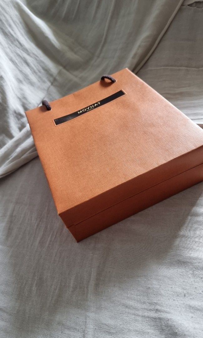 AUTHENTIC MOYNAT BOX SMALL PAPER BAG, Men's Fashion, Watches & Accessories,  Accessory Holder, Box & Organizers on Carousell