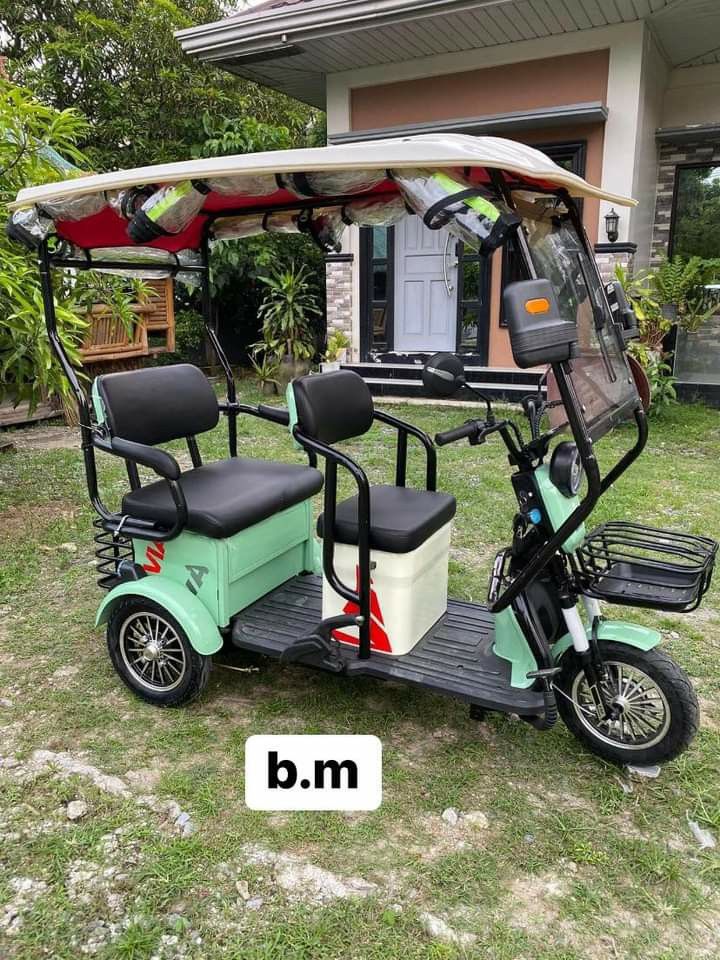 Avia cruise etrike (Category: Bicycles) located in Manila. Submitted by saguittarian06 (Listing ID 1250827784, Image 3). Description: AVIA CRUISE ETRIKE 😱 New fashion colour Automatic wiper Removable battery charge sa loob ng bahay Handbrake pwede parada sa pataas Motor 1000w Original Meron din Fan kahit ilan tao Sakay kaya 3 wheels,2 rows with ROOF! INCLUSIONS: ✅Unit with complete accessories 👍Kasama bobong 👍kasama trapal 👍Kasama Wiper 👍Kas