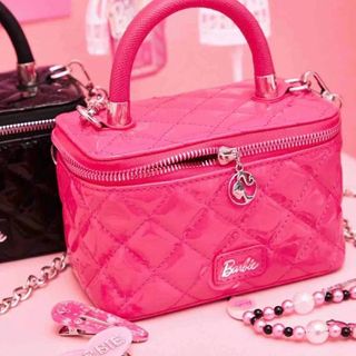 (Category: ) located in . Submitted by great_fashion_finds (Listing ID 1250880602, Image 1). Description: .