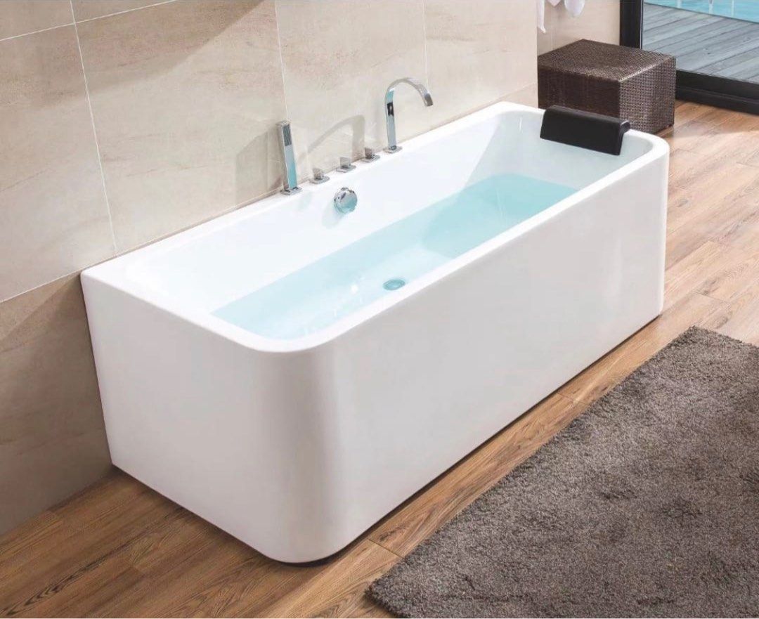 Brand new Jacuzzi tub 1.4M, Babies & Kids, Bathing & Changing, Bathtub