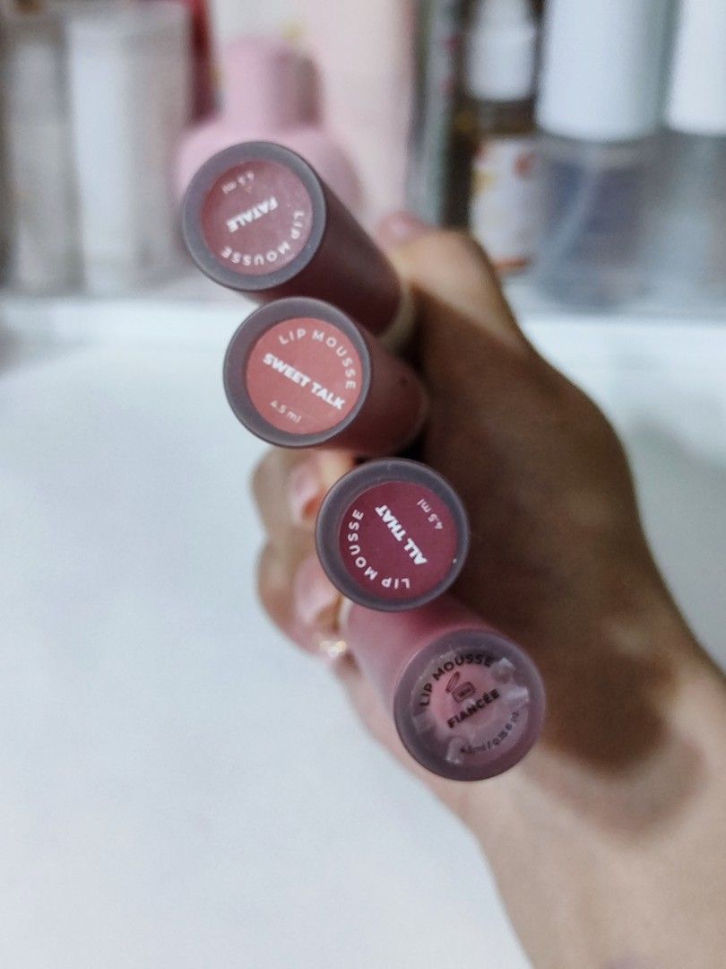 BUNDLE Issy and Co lip mousse (Category: Makeup) located in Makati City. Submitted by declutteringyk (Listing ID 1250856187, Image 2). Description: 4 shades for 500 Take all 8 for 800.