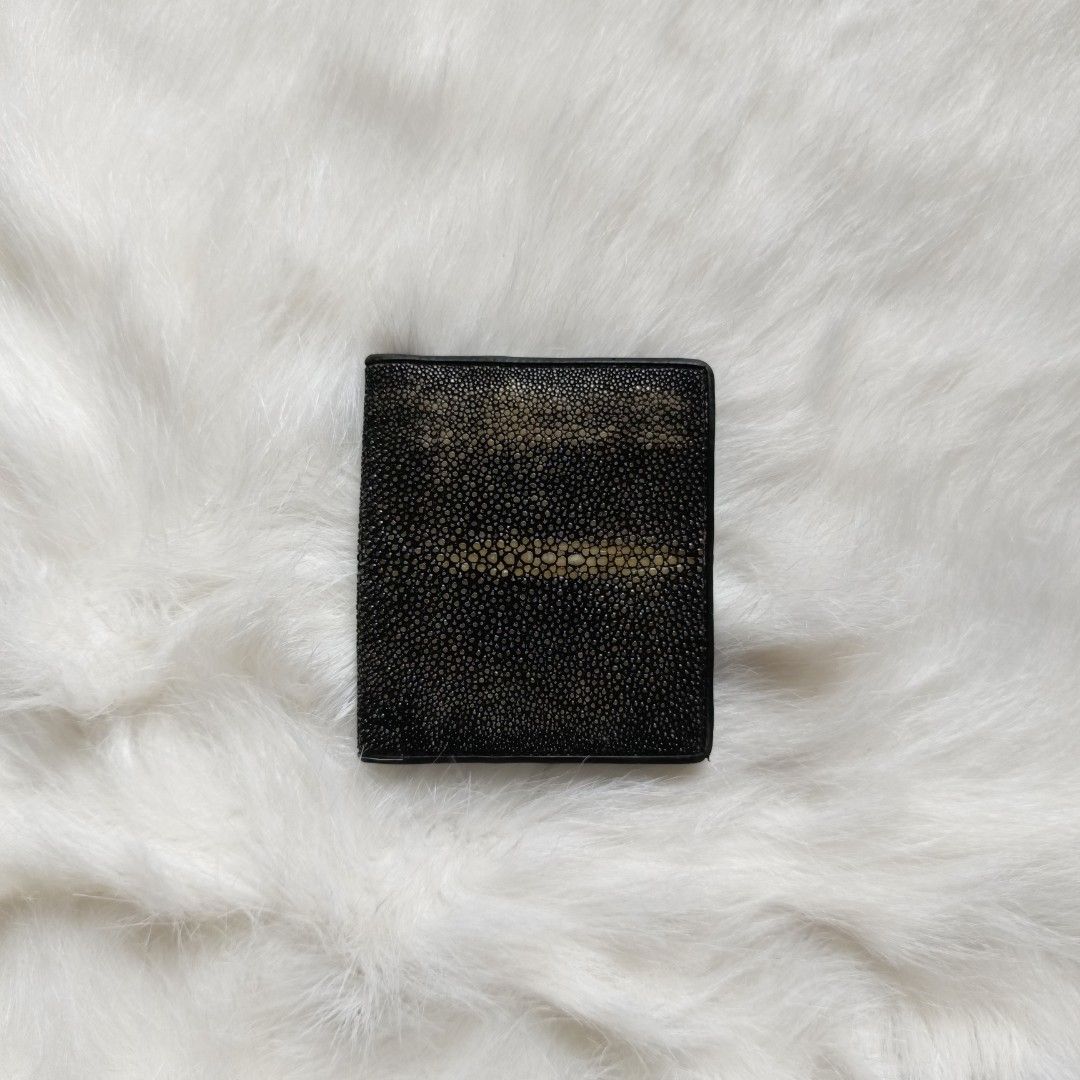 CAPACCI STINGRAY | Leather Wallet (Category: Wallets & Card Holders) located in Cebu City. Submitted by denimholic (Listing ID 1250837921, Image 2). Description: 👜Authentic Preloved Capacci Wallet ▫️STYLE : Bifold, Leather Stingray ▫️SIZE : W 3.5in. / H 4.25in. ▫️MATERIAL : Leather (body).